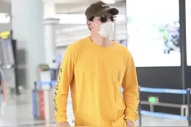 身高188的张亮时髦造型，黄黑撞色搭配，满满的潮流范图片