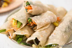 最简单春卷做法：手不碰面就做好，2分钟做10张，好吃停不下来！图片