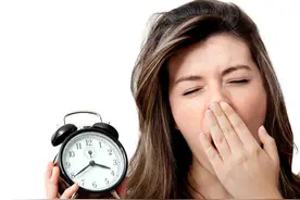 男子连续上夜班猝死！一个人可以多久不睡觉？为何睡眠能减少猝死图片