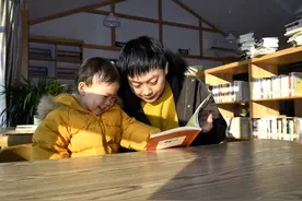 三岁孩子迟迟不说话，父母担心智商有问题，不料原因是这四因素图片
