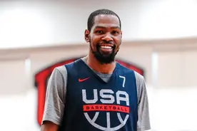 美国男篮训练开启！杜兰特秀暴扣，波波调侃：他若不来我会哭着求图片