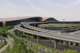 避免天价停车费，北京大兴国际机场推“首次误停”优免措施图片