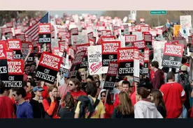 10月18日，10万美国工人将罢工；中情局在华招募间谍，条件已曝光图片