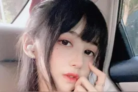 抖音第一富婆蔡萝莉翻车，素颜照秒变大妈，1600万粉丝大呼上当了图片