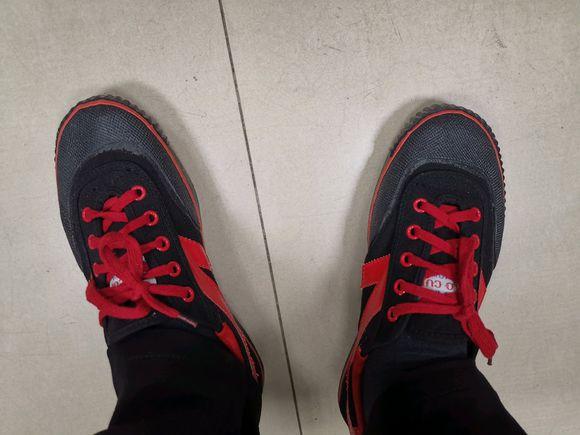 青岛双星帆布运动鞋(80后球场的专属回忆那些便宜而倔强的球鞋)