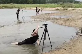 救援队跑去救河南的水灾，结果网红们把救生艇都给偷了图片