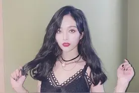 吴宣仪的“玉女蹲”火了，撩起头发的那一刻，粉丝：难怪会这么红图片