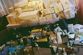 选秀爱豆粉丝“上供”：送十几万定制麦克风耳麦，只有王一博拒收图片