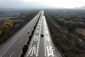 @太原人！注意：分道行驶！即日起严查！违者罚款100元，记3分图片
