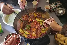 印陆军参谋长战前动员发糖慰问，西部战区一线官兵火锅羊腿可劲造图片