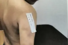 做错题目要挨打1500下？小学生被打到全身多处挫伤，两位托管人均被判刑！图片