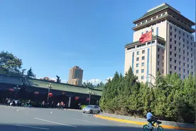 大有来头的甘肃省人民政府大门图片