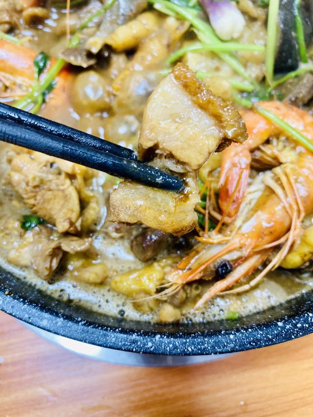 花胶鲍鱼椰子煲鸡 花胶鲍鱼煲鸡汤的功效