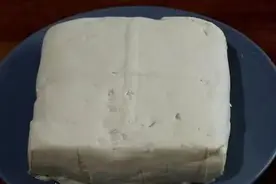 家里有黄豆，别再打豆浆喝了，试试此做法，做成豆腐，好吃零添加图片