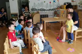 幼儿园午休“男女混睡”，拍的照片引家长不满，娃性启蒙怎么教？图片
