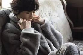 皮草外套怎么穿不像暴发户？跟着这5位博主学搭配，高贵而不俗气图片