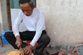 儿子去世八年，50岁老父亲至今无法接受，将儿子冷藏八年图片
