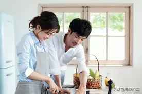 异性之间，关系开始变得暧昧，大多始于这2种行为图片
