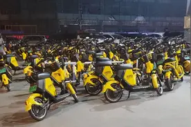 扬州这里共享电单车扎堆影响居民，记者进行了调查图片