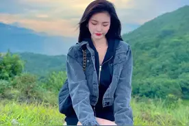 爱爬山的女孩都是大长腿图片