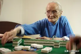 说说打麻将被警察抓走的事图片