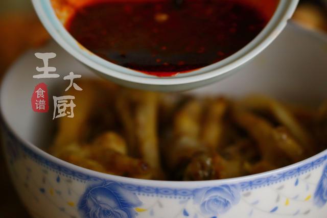 鸡爪可以这样做，豉汁蒸鸡爪，简单省事又好吃，用来下酒很不错