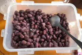 来一杯自制红豆冰图片