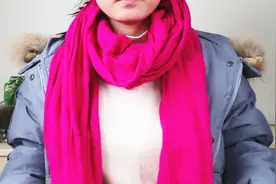 冬天买围巾，最好选择这几种颜色，既不俗气，还百搭，简洁又大方