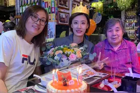 1米95美女国手，昔日“眼镜侠”，现颜值大涨，已成颜妮接班人图片