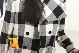 范冰冰私服终于穿对了！黑白格子大衣配复古墨镜，越简单越时髦图片