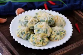 3种剩饺子皮的做法，简单易上手，比包着吃要香100倍图片