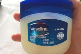 睫毛更长更饱满的方法，让凡士林告诉您图片