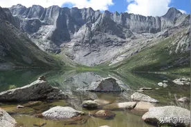 63岁随自驾游——奇峰异石山湖相依的高原圣殿莲宝叶则图片