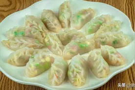 水晶虾饺家常做法，做饺子皮不用擀面杖，只需一把菜刀，皮薄如纸图片