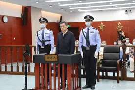 贪了14年，被称为“平坟书记”的“老虎”受审图片