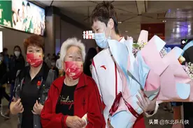 王曼昱心酸乒乓路，父亲卖肉夹馍苦苦支撑，帮助王曼昱在国乒登顶图片