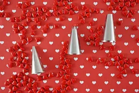 女人动情的显著表现：索要图片