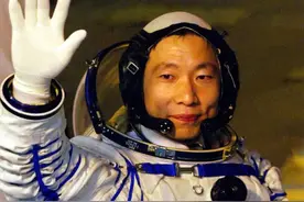 杨利伟《太空一日》走红：科技亦人文图片