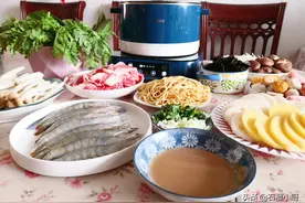 深秋的天越来越冷，吃个火锅再好不过了，有了它想吃的看着夹，爽图片