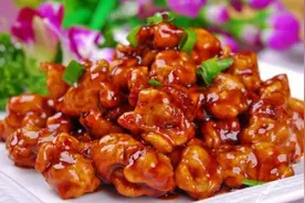 调糖醋汁时，记住厨师长的口诀，味道酸甜颜色红，无论荤素都好吃图片