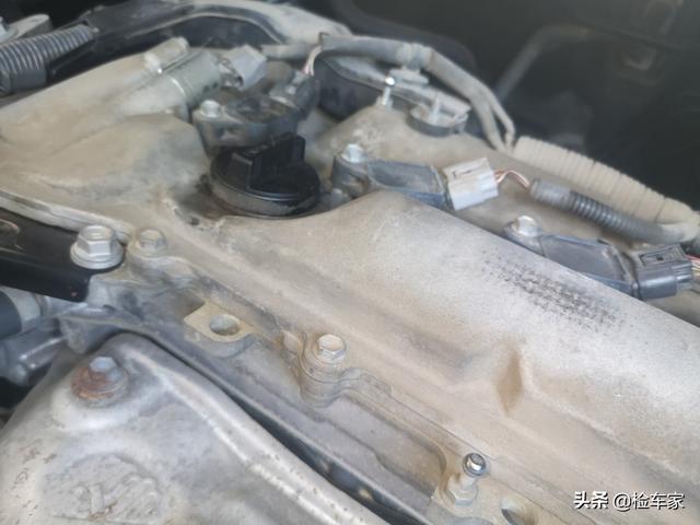 报价22万的雷克萨斯RX270，开10万公里就漏油，还能传三代吗？