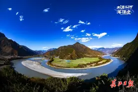 “大江大河大征途”手记⑯：长江在这里拐了个90度大弯图片