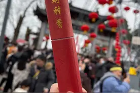 壮观！杭州市民漏夜排队迎财神图片