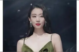 “我见到了贾玲妈妈！”​丁真直播意外翻车，哈哈哈场面控制不住图片