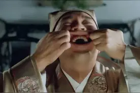 周星驰饰演的唐伯虎，眼光不好，费尽心机又娶了一个赌徒秋香！图片