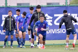 国内足坛37岁名将闪电转会：仅踢6场就走人，换个楼层接着踢图片