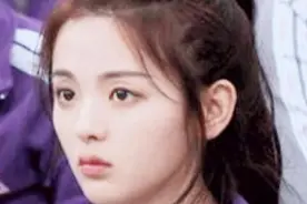 杨超越完美诠释什么是无聊的一天，后排的安静睡觉好吗视频封面