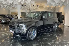 新车 | 约人民币86万起，路虎卫士V8实车曝光，竞争雷克萨斯LX600？图片