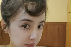 40岁蔡依林深夜自拍，皮肤紧致如少女，与锦荣分手4年仍单身图片