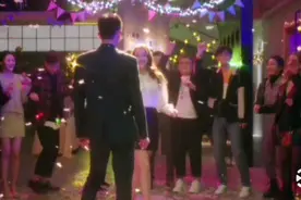 黄景瑜跳起舞来也太欲了，热巴这头发一撩太美了！图片